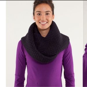 Lululemon Infinitely Mad infinity scarf